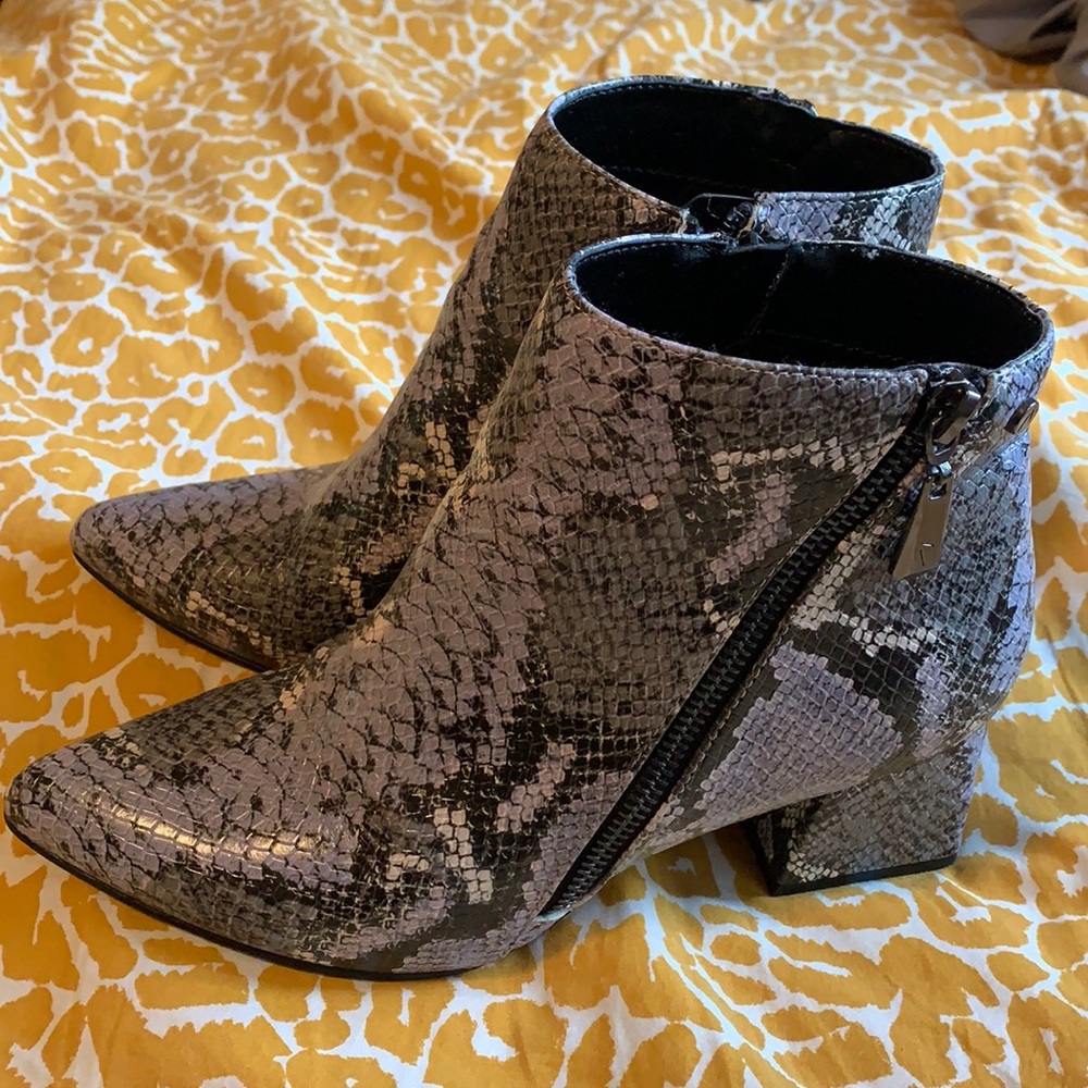Simply Vera lavender snake skin ankle boots